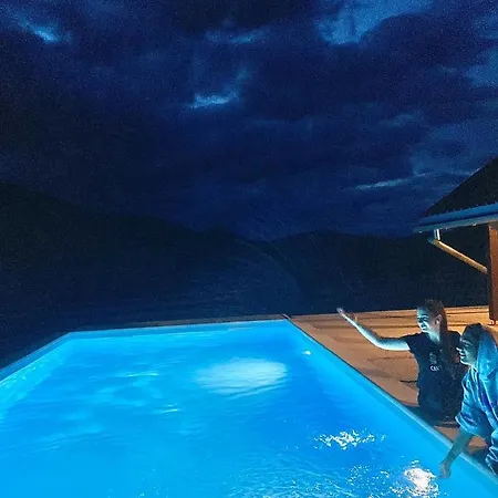 Mona 度假居 Gračac