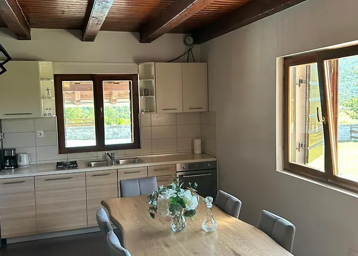 Mona * Gracac (Zadar)