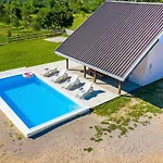 Hébergement de vacances Mona *