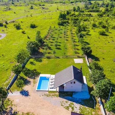 Mona Holiday home Gracac (Zadar)