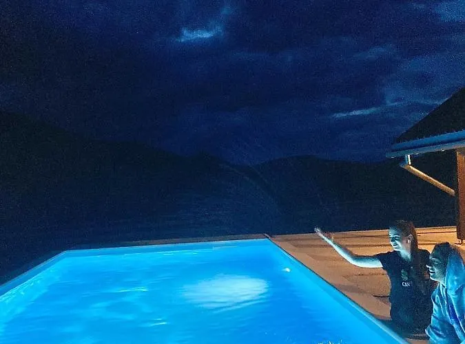 Mona Σπίτι διακοπών Gračac